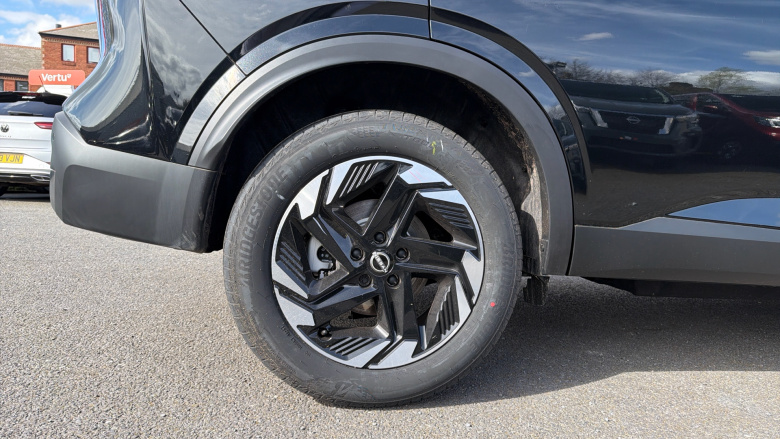 Nissan Qashqai 1.3 DiG-T MH N-Connecta 5dr Petrol Hatchback